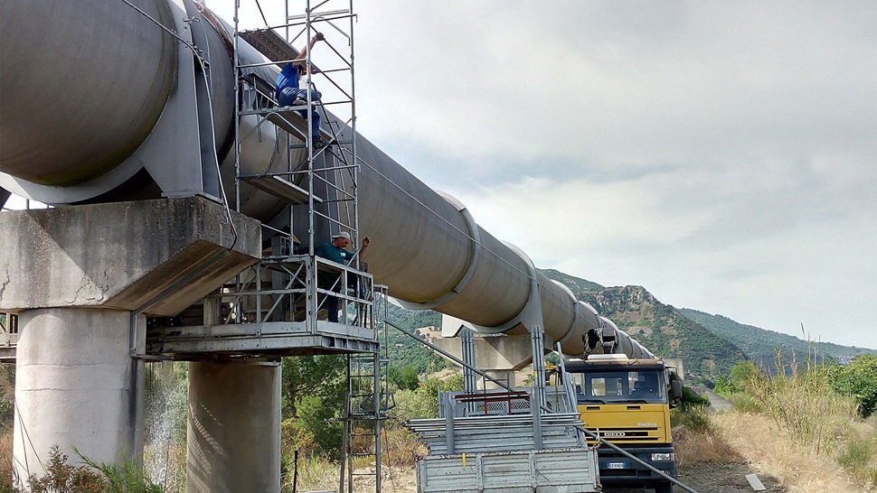 Hydro Stop socket encapsulation collars were used for repairing eight leaks on the biggest pipeline in Southern Italy